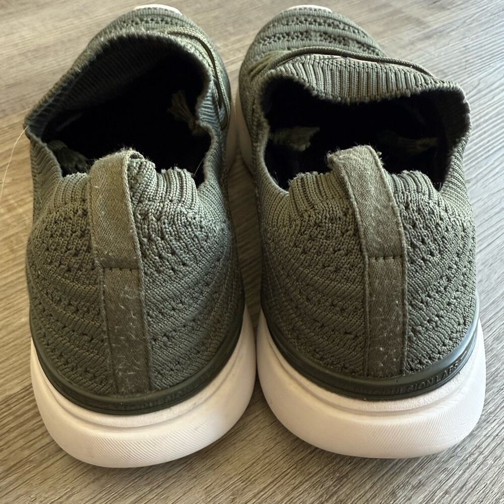 APL Women’s Sz 7 Techloom Wave Sneakers in Green - Picture 4 of 8